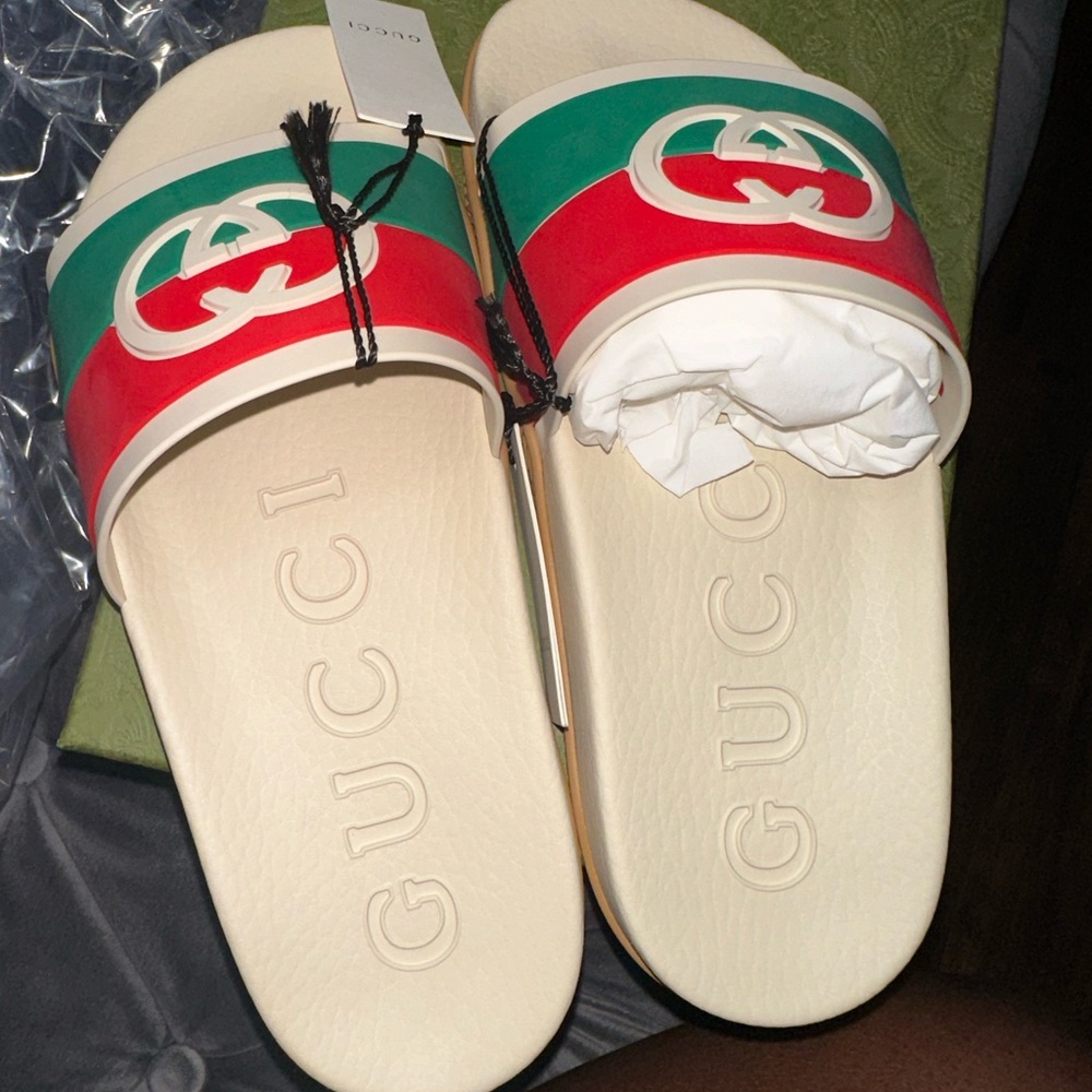 Women Gucci slides - Picture 3 of 5